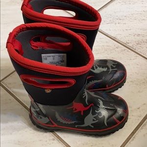 Great pair of boys bogs winter boots size 12